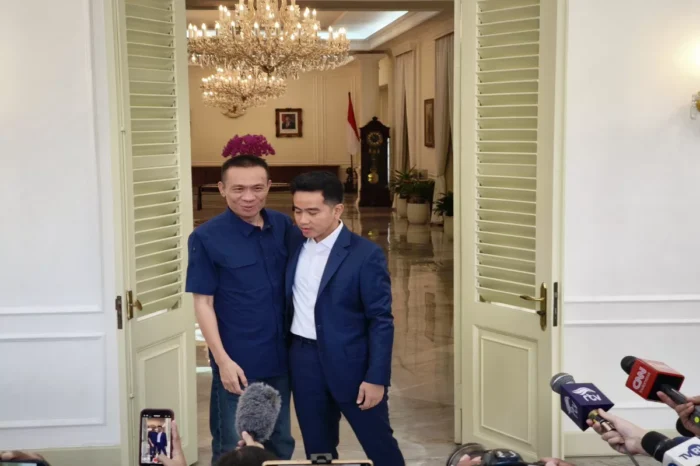 Rangkulan Hangat Wapres Gibran untuk Rismon Sianipar dan Janji Buku 'Penebusan Dosa' Akhiri Polemik Ijazah