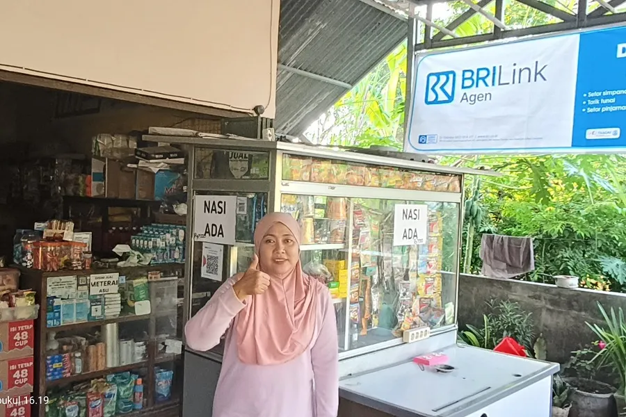 Berawal dari KUR BRI Rp3 Juta, Dwi Cell dan Laundry Kediri Kini Berkembang Jadi Agen BRILink | beritajatim.com