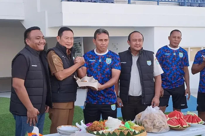 Bupati Lamongan Suntikkan Motivasi di Latihan Perdana Skuad Persela | beritajatim.com