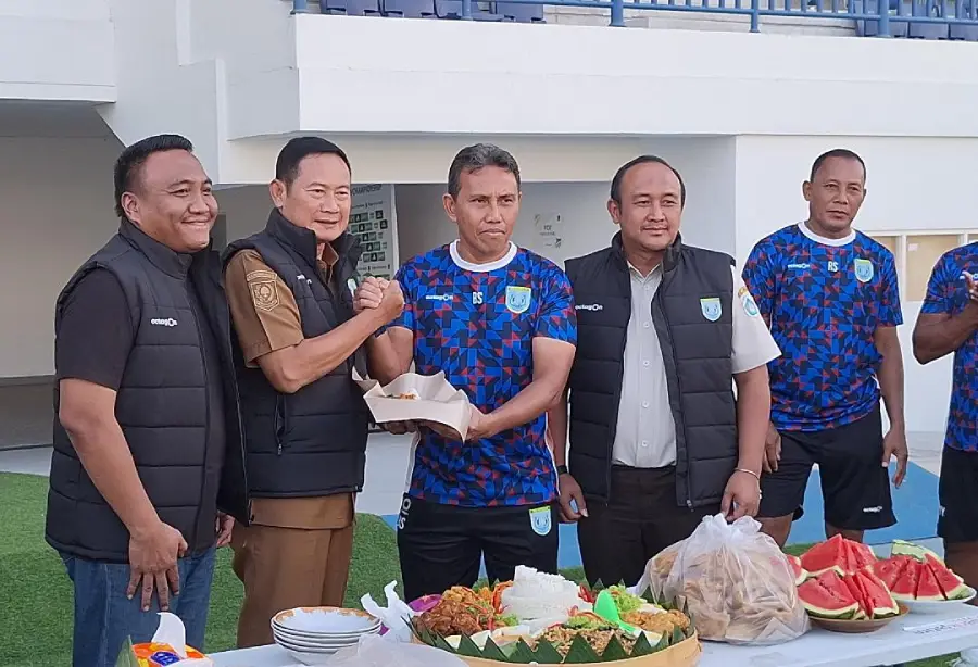 Bupati Lamongan Suntikkan Motivasi di Latihan Perdana Skuad Persela | beritajatim.com