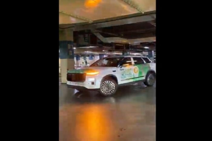Heboh SUV Misterius Parkir Tanpa Pengemudi di Jakarta, Ini Dugaan Teknologi di Baliknya