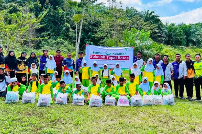 Dukung Pendidikan Tapal Batas, Dompet Dhuafa Kaltim Beri Paket Belajar untuk Siswa