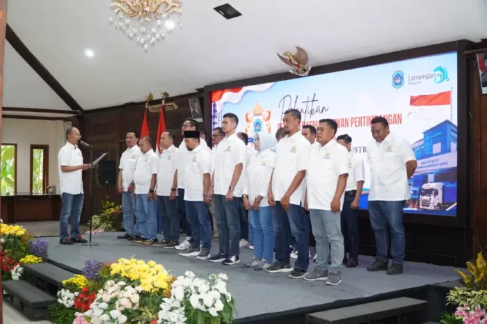 KADIN Lamongan Resmi Dilantik, Bupati Yuhronur Beri Dua Tantangan Besar | beritajatim.com