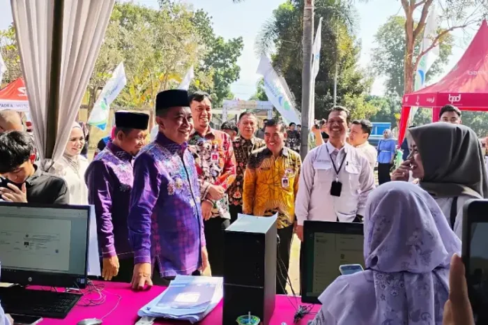 Ribuan Pencari Kerja Padati Job Fair Bondowoso, Didominasi Lulusan Baru | beritajatim.com