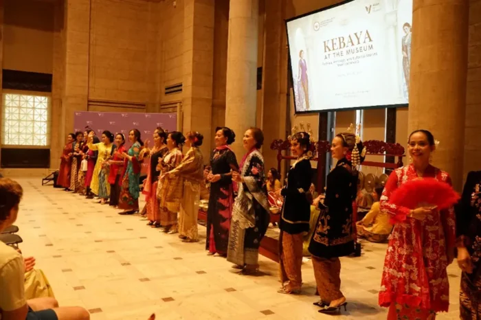 Tak Cuma Ngetren di Dalam Negeri, Kebaya Juga Sukses Pukau Publik San Fransisco
