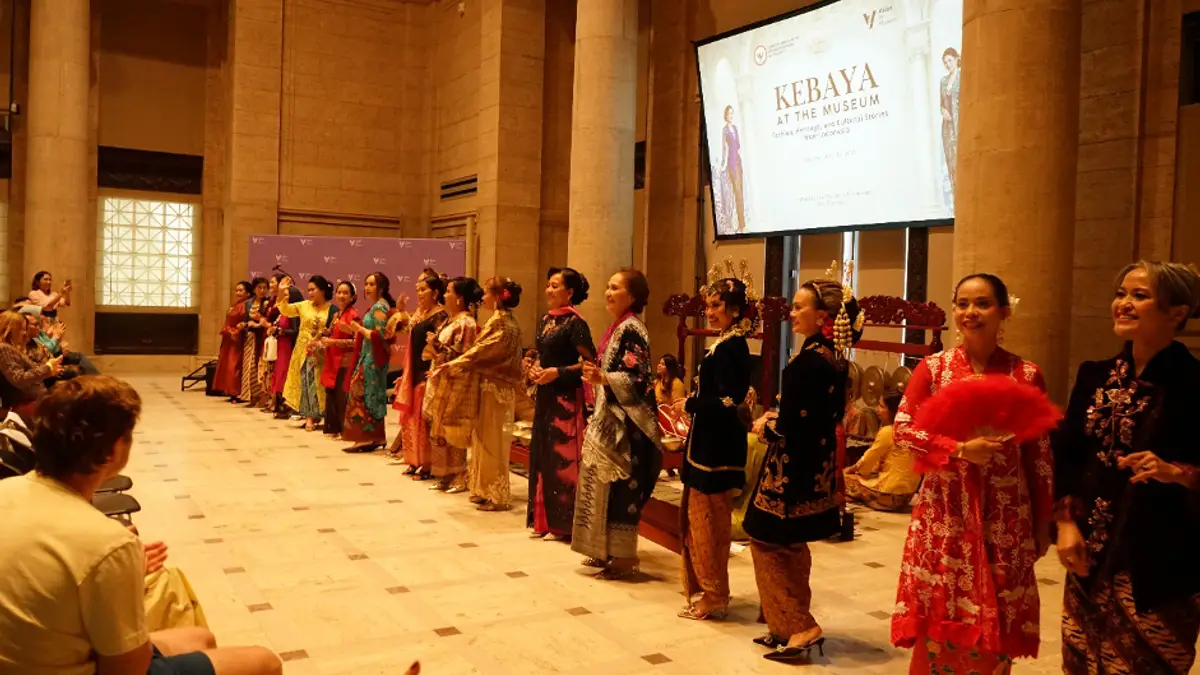 Tak Cuma Ngetren di Dalam Negeri, Kebaya Juga Sukses Pukau Publik San Fransisco