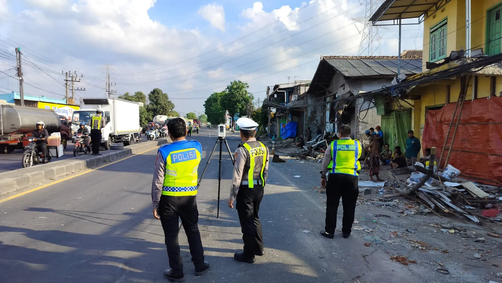 Tragedi di Bangkalan, Remaja Diduga Lompat dari Tower BTS Setinggi 100 Meter | beritajatim.com
