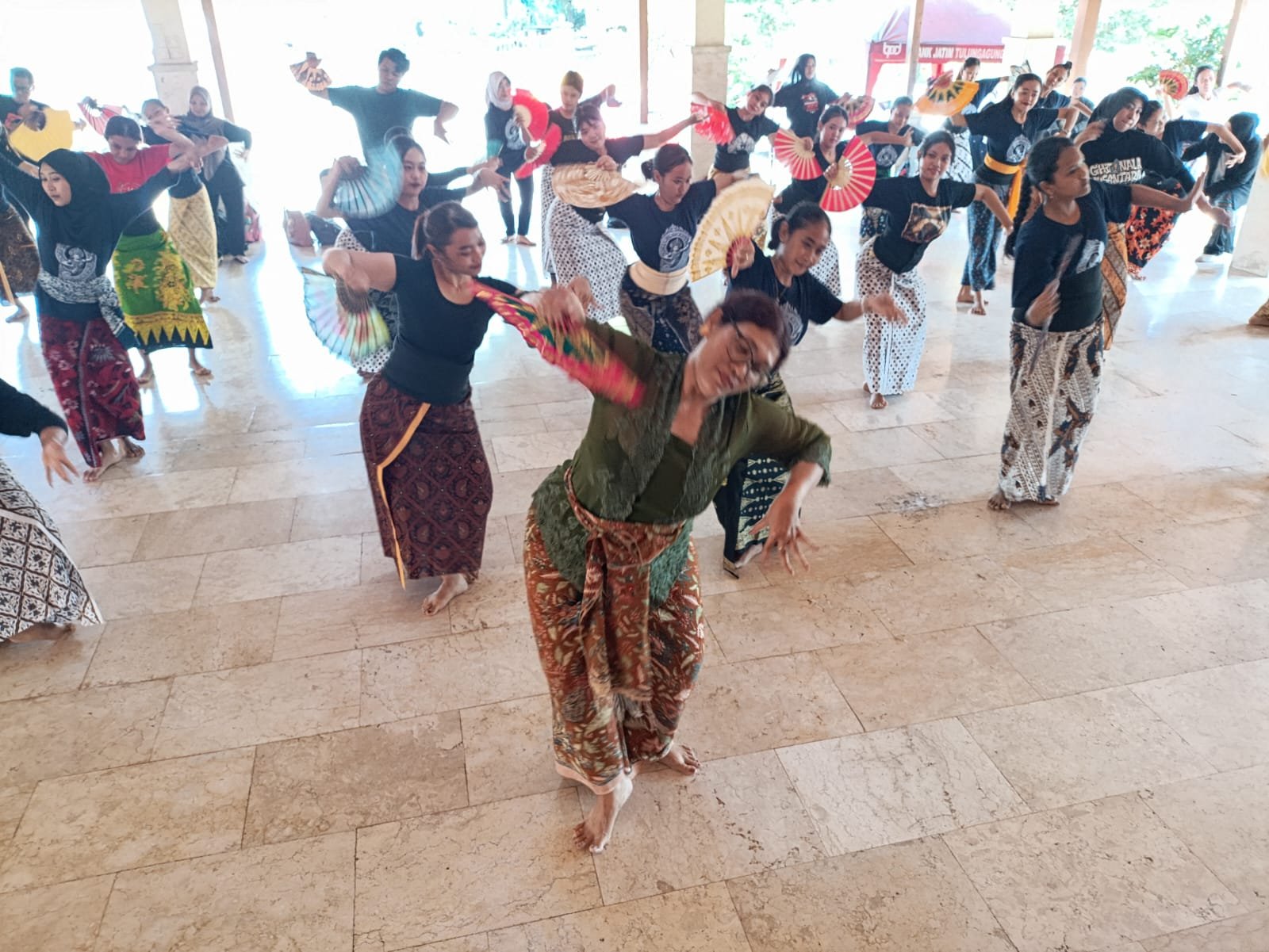 Gelar Nyantrik 9, Sanggar Seni Candra Mustika Tulungagung Hadirkan Maestro Tari Bali | beritajatim.com