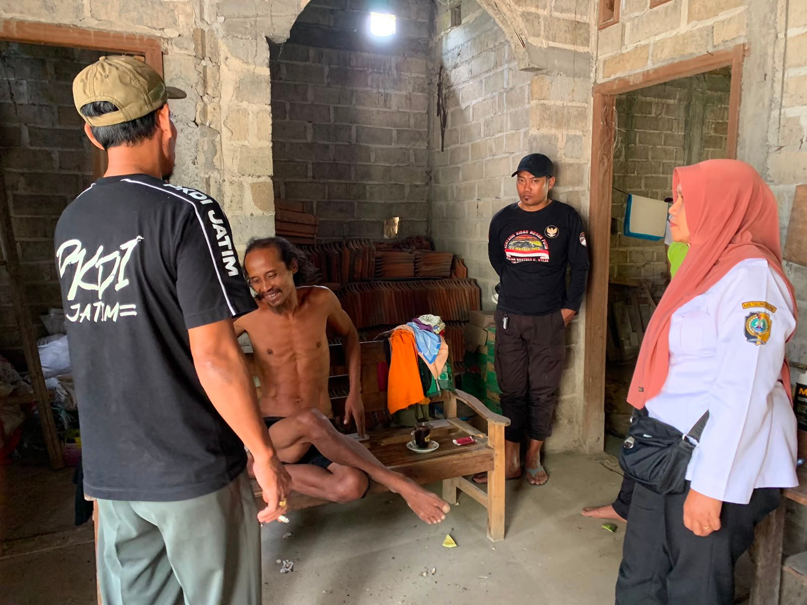 Apes, Penjual Sayur di Tulungagung Tertembak Senapan Angin ODGJ Saat Sedang Ngopi | beritajatim.com