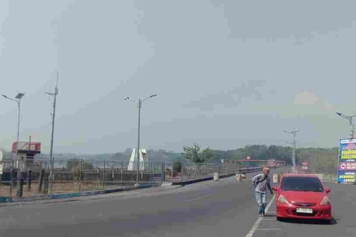 Portal Bendungan Lahor Blitar-Malang Dijebol Massa, Mobil Kembali Bisa Melintas | beritajatim.com