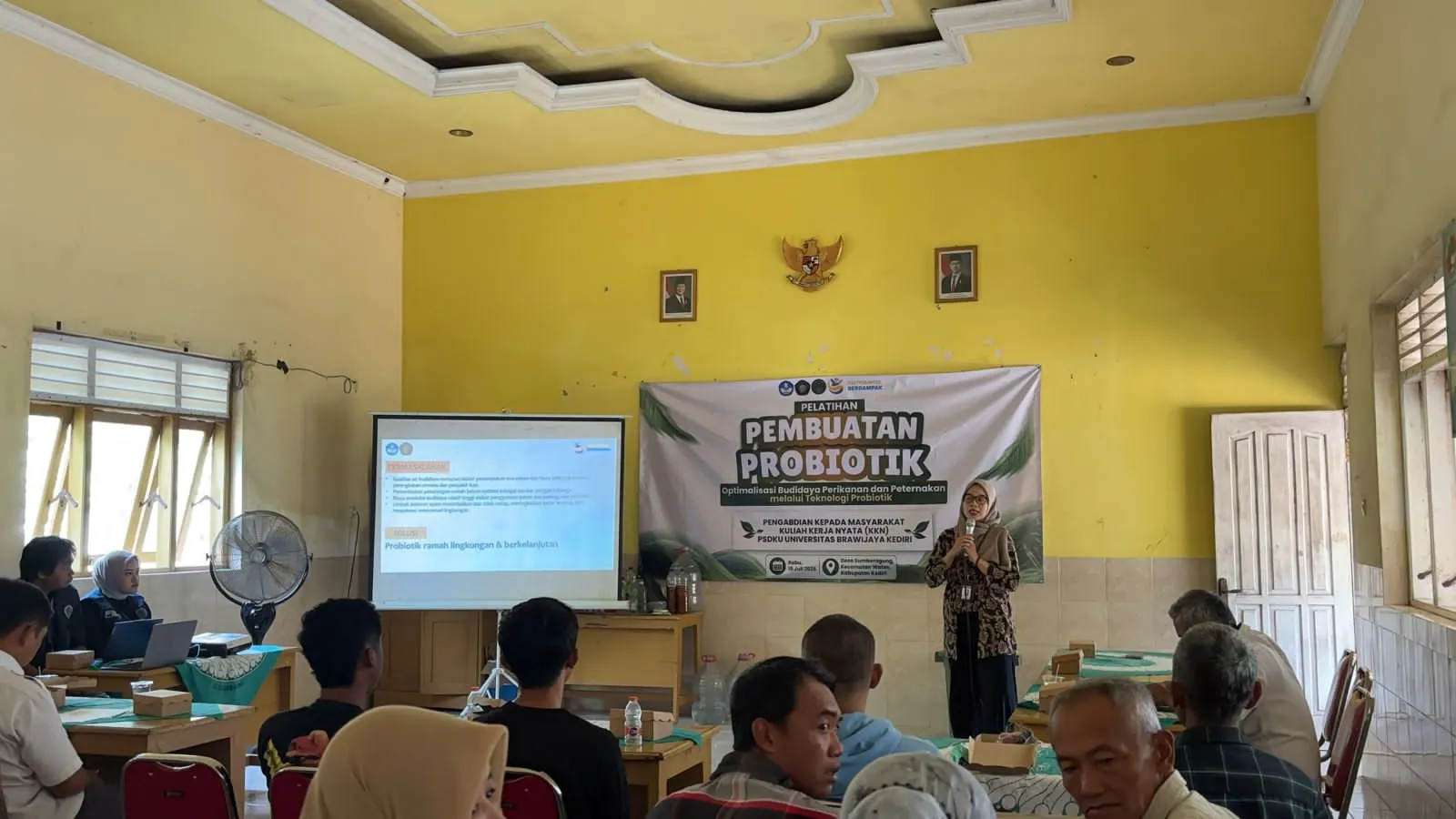 PSDKU UB Kediri dan Mahasiswa KKN Teman Lantera Berdayakan Warga Sumberagung dengan Teknologi Probiotik | beritajatim.com